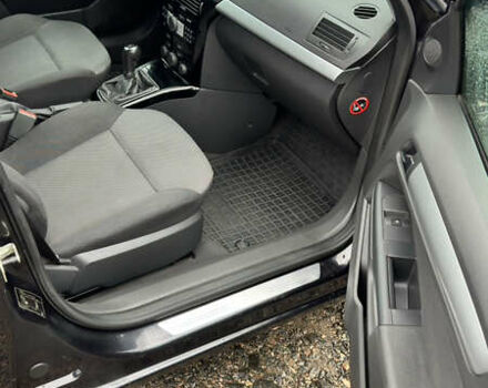 Черный Опель Астра, объемом двигателя 1.69 л и пробегом 242 тыс. км за 6200 $, фото 18 на Automoto.ua