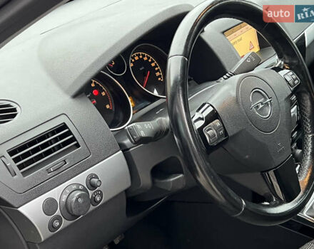 Черный Опель Астра, объемом двигателя 1.7 л и пробегом 264 тыс. км за 5799 $, фото 41 на Automoto.ua