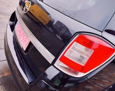 Черный Опель Астра, объемом двигателя 1.6 л и пробегом 212 тыс. км за 5750 $, фото 9 на Automoto.ua