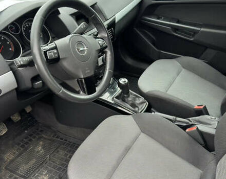 Черный Опель Астра, объемом двигателя 1.69 л и пробегом 242 тыс. км за 6200 $, фото 13 на Automoto.ua