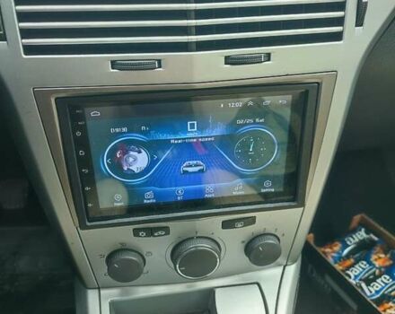 Черный Опель Астра, объемом двигателя 1.7 л и пробегом 300 тыс. км за 4500 $, фото 3 на Automoto.ua