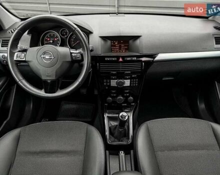 Черный Опель Астра, объемом двигателя 1.6 л и пробегом 152 тыс. км за 7200 $, фото 41 на Automoto.ua