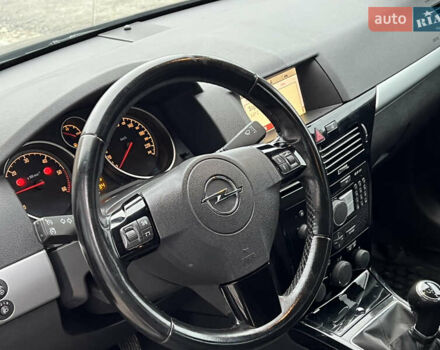 Черный Опель Астра, объемом двигателя 1.7 л и пробегом 264 тыс. км за 5799 $, фото 40 на Automoto.ua