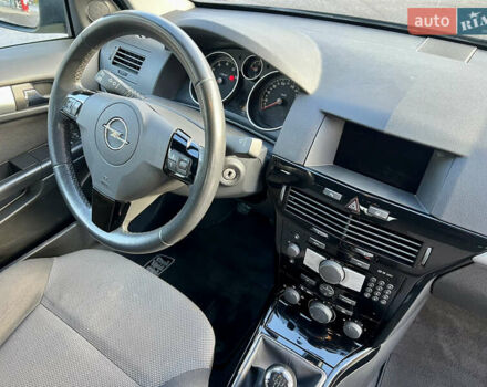 Опель Астра 2010 в Дубно на Automoto.ua Черный Опель Астра, объемом двигателя 1.6 л и пробегом 218 тыс. км за 5700 $, фото 49 на Automoto.ua