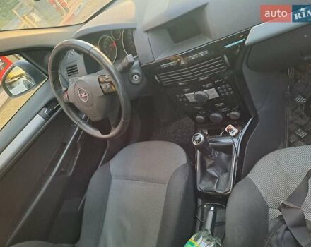 Черный Опель Астра, объемом двигателя 1.6 л и пробегом 209 тыс. км за 5100 $, фото 2 на Automoto.ua