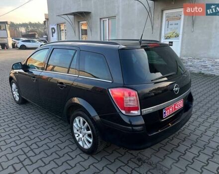 Черный Опель Астра, объемом двигателя 1.6 л и пробегом 219 тыс. км за 5600 $, фото 4 на Automoto.ua