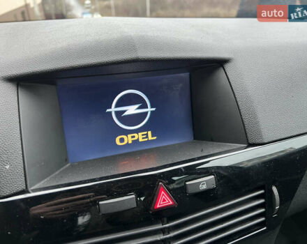 Черный Опель Астра, объемом двигателя 1.7 л и пробегом 264 тыс. км за 5799 $, фото 61 на Automoto.ua