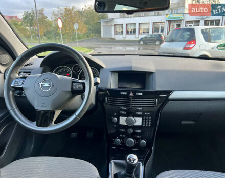 Опель Астра 2010 в Дубно на Automoto.ua Черный Опель Астра, объемом двигателя 1.6 л и пробегом 218 тыс. км за 5700 $, фото 52 на Automoto.ua