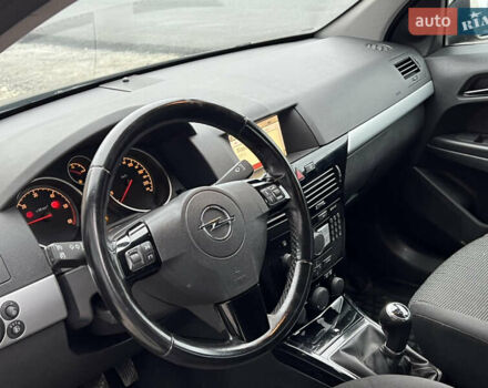 Черный Опель Астра, объемом двигателя 1.7 л и пробегом 264 тыс. км за 5799 $, фото 39 на Automoto.ua