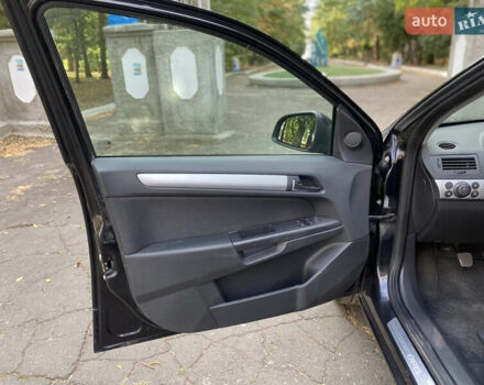 Черный Опель Астра, объемом двигателя 1.6 л и пробегом 200 тыс. км за 6400 $, фото 18 на Automoto.ua