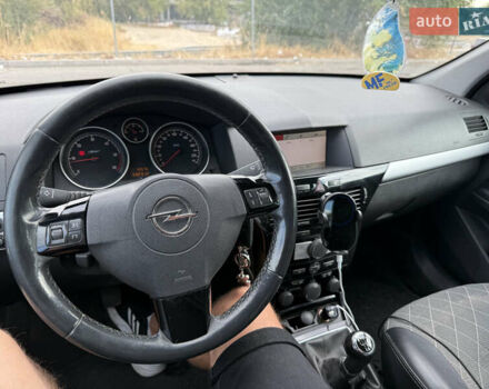 Черный Опель Астра, объемом двигателя 1.69 л и пробегом 334 тыс. км за 5900 $, фото 8 на Automoto.ua