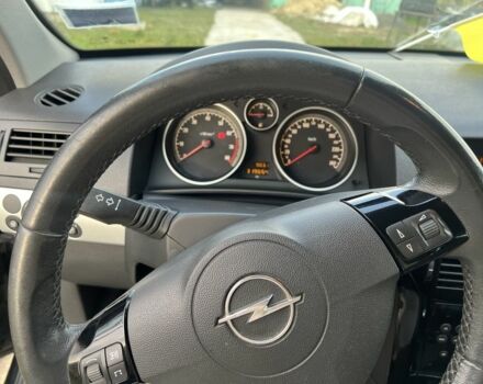 Черный Опель Астра, объемом двигателя 1.6 л и пробегом 319 тыс. км за 5200 $, фото 5 на Automoto.ua