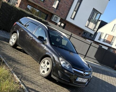 Опель Астра 2010 в Умани на Automoto.ua Черный Опель Астра, объемом двигателя 1.7 л и пробегом 240 тыс. км за 5600 $, фото 1 на Automoto.ua