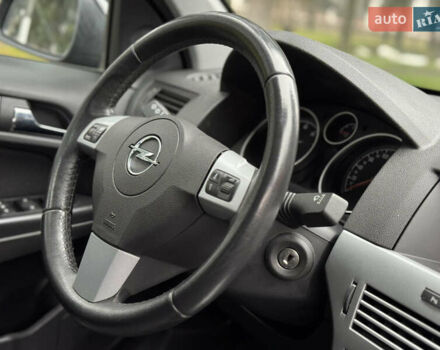 Черный Опель Астра, объемом двигателя 1.6 л и пробегом 228 тыс. км за 5750 $, фото 24 на Automoto.ua