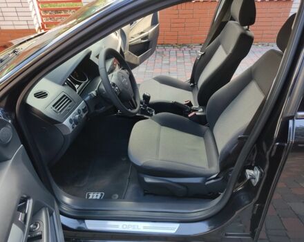 Черный Опель Астра, объемом двигателя 1.4 л и пробегом 215 тыс. км за 5900 $, фото 15 на Automoto.ua