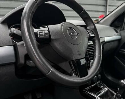 Черный Опель Астра, объемом двигателя 1.6 л и пробегом 152 тыс. км за 7200 $, фото 54 на Automoto.ua