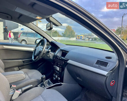 Опель Астра 2010 в Дубно на Automoto.ua Черный Опель Астра, объемом двигателя 1.6 л и пробегом 218 тыс. км за 5700 $, фото 46 на Automoto.ua