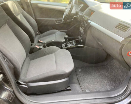 Черный Опель Астра, объемом двигателя 1.6 л и пробегом 200 тыс. км за 6400 $, фото 22 на Automoto.ua