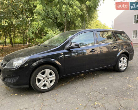 Черный Опель Астра, объемом двигателя 1.6 л и пробегом 200 тыс. км за 6400 $, фото 1 на Automoto.ua