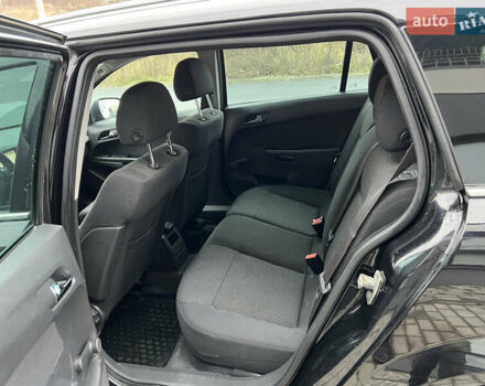 Черный Опель Астра, объемом двигателя 1.7 л и пробегом 264 тыс. км за 5799 $, фото 44 на Automoto.ua