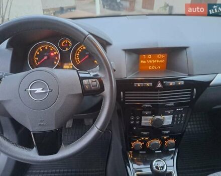 Черный Опель Астра, объемом двигателя 1.6 л и пробегом 209 тыс. км за 5800 $, фото 15 на Automoto.ua