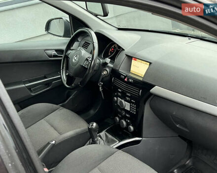 Черный Опель Астра, объемом двигателя 1.7 л и пробегом 264 тыс. км за 5799 $, фото 54 на Automoto.ua