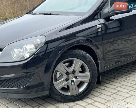 Черный Опель Астра, объемом двигателя 1.7 л и пробегом 264 тыс. км за 5799 $, фото 4 на Automoto.ua
