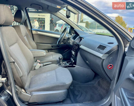 Опель Астра 2010 в Дубно на Automoto.ua Черный Опель Астра, объемом двигателя 1.6 л и пробегом 218 тыс. км за 5700 $, фото 47 на Automoto.ua