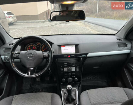 Черный Опель Астра, объемом двигателя 1.7 л и пробегом 264 тыс. км за 5799 $, фото 46 на Automoto.ua