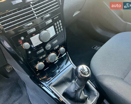 Опель Астра 2010 в Дубно на Automoto.ua Черный Опель Астра, объемом двигателя 1.6 л и пробегом 218 тыс. км за 5700 $, фото 41 на Automoto.ua