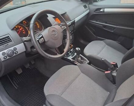 Черный Опель Астра, объемом двигателя 1.6 л и пробегом 209 тыс. км за 5800 $, фото 14 на Automoto.ua