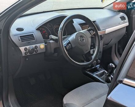 Опель Астра 2010 в Полтаве на Automoto.ua Черный Опель Астра, объемом двигателя 1.6 л и пробегом 226 тыс. км за 5600 $, фото 10 на Automoto.ua