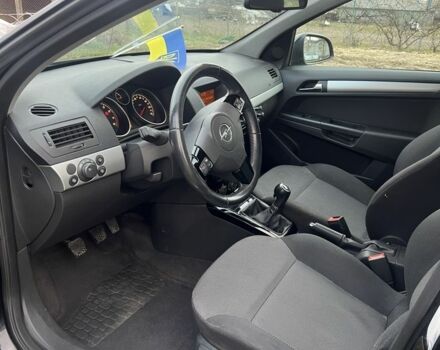 Черный Опель Астра, объемом двигателя 1.6 л и пробегом 319 тыс. км за 5200 $, фото 8 на Automoto.ua