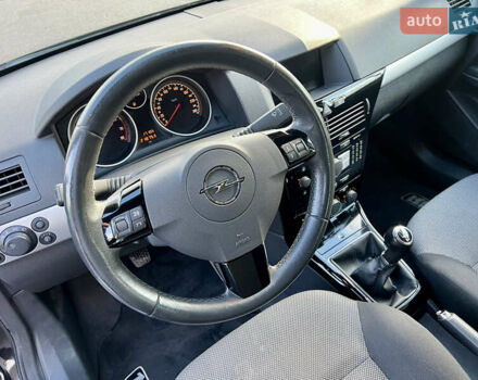 Опель Астра 2010 в Дубно на Automoto.ua Черный Опель Астра, объемом двигателя 1.6 л и пробегом 218 тыс. км за 5700 $, фото 36 на Automoto.ua