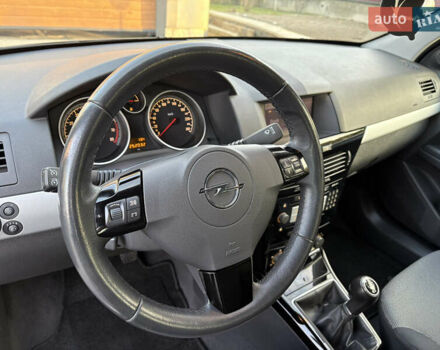 Черный Опель Астра, объемом двигателя 1.6 л и пробегом 252 тыс. км за 6400 $, фото 35 на Automoto.ua