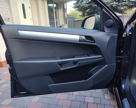 Черный Опель Астра, объемом двигателя 1.4 л и пробегом 215 тыс. км за 5900 $, фото 14 на Automoto.ua