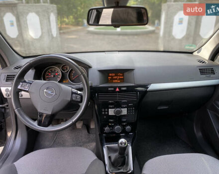 Черный Опель Астра, объемом двигателя 1.6 л и пробегом 200 тыс. км за 6400 $, фото 20 на Automoto.ua