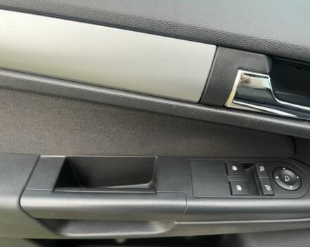 Черный Опель Астра, объемом двигателя 1.6 л и пробегом 319 тыс. км за 5200 $, фото 7 на Automoto.ua