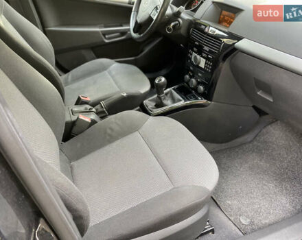 Черный Опель Астра, объемом двигателя 1.6 л и пробегом 200 тыс. км за 6400 $, фото 23 на Automoto.ua