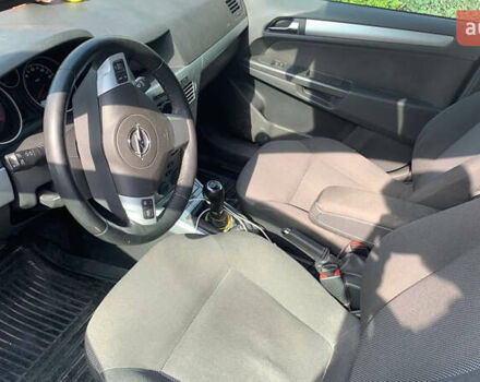 Черный Опель Астра, объемом двигателя 1.7 л и пробегом 240 тыс. км за 5600 $, фото 3 на Automoto.ua