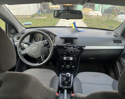 Черный Опель Астра, объемом двигателя 1.6 л и пробегом 319 тыс. км за 5200 $, фото 4 на Automoto.ua