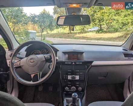 Опель Астра 2010 в Полтаве на Automoto.ua Черный Опель Астра, объемом двигателя 1.6 л и пробегом 226 тыс. км за 5600 $, фото 15 на Automoto.ua