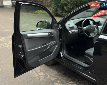 Черный Опель Астра, объемом двигателя 1.6 л и пробегом 228 тыс. км за 5750 $, фото 11 на Automoto.ua