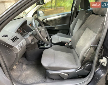 Черный Опель Астра, объемом двигателя 1.6 л и пробегом 200 тыс. км за 6400 $, фото 12 на Automoto.ua