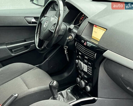 Черный Опель Астра, объемом двигателя 1.7 л и пробегом 264 тыс. км за 5799 $, фото 53 на Automoto.ua