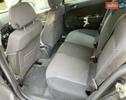 Черный Опель Астра, объемом двигателя 1.6 л и пробегом 200 тыс. км за 6400 $, фото 19 на Automoto.ua