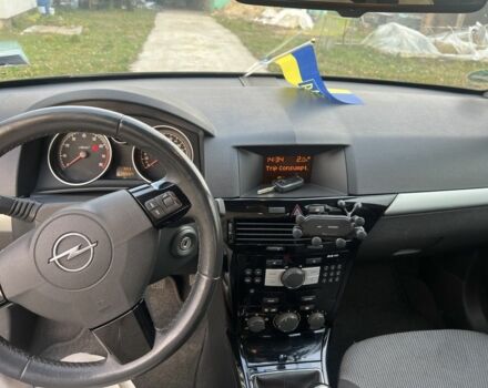 Черный Опель Астра, объемом двигателя 1.6 л и пробегом 319 тыс. км за 5200 $, фото 9 на Automoto.ua