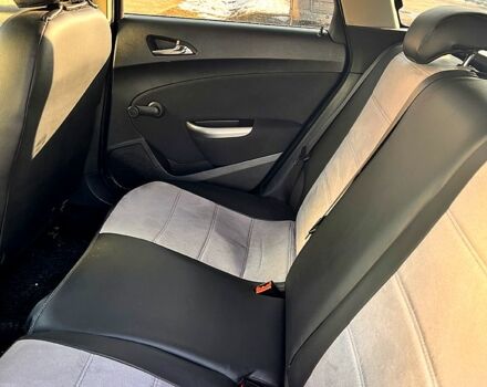 Черный Опель Астра, объемом двигателя 1.7 л и пробегом 252 тыс. км за 7000 $, фото 3 на Automoto.ua