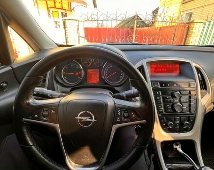 Черный Опель Астра, объемом двигателя 1.7 л и пробегом 252 тыс. км за 7000 $, фото 6 на Automoto.ua