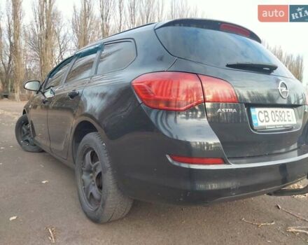 Черный Опель Астра, объемом двигателя 1.7 л и пробегом 270 тыс. км за 7000 $, фото 9 на Automoto.ua